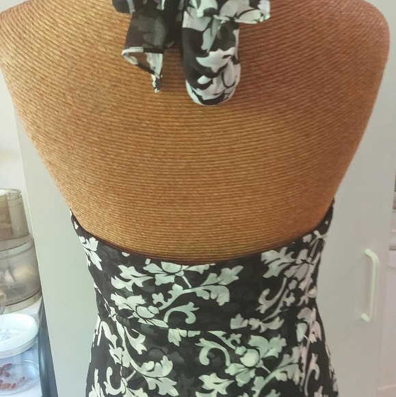 Black and White halter top - Picture 3 of 3